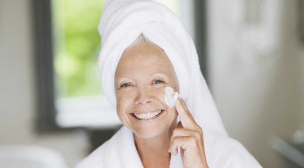 routine-anti-age-plutot-creme-ou-serum-a-l-acide-hyaluronique