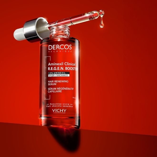 Image du sérum REGEN anti-chute de VICHY sur fond rouge