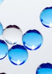 Image de bulles bleues et translucides