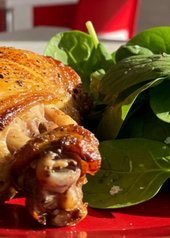 Image d'une assiette avec des épinards et du poulet pour une alimentation pro-collagène